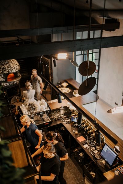 Baras ir malkinė picų krosnis restorane Kuršių g. 35