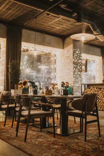 Jauki aplinka su vaizdu į Laisvės alėją restorane Laisvės al. 86